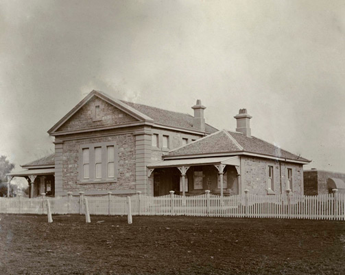 Molong courthouse, built 1862. Photo ID: SRNSW 4346_a020_a020000038.jpg Molong courthouse, built 1862. Photo ID: SRNSW 4346_a020_a020000038.jpg