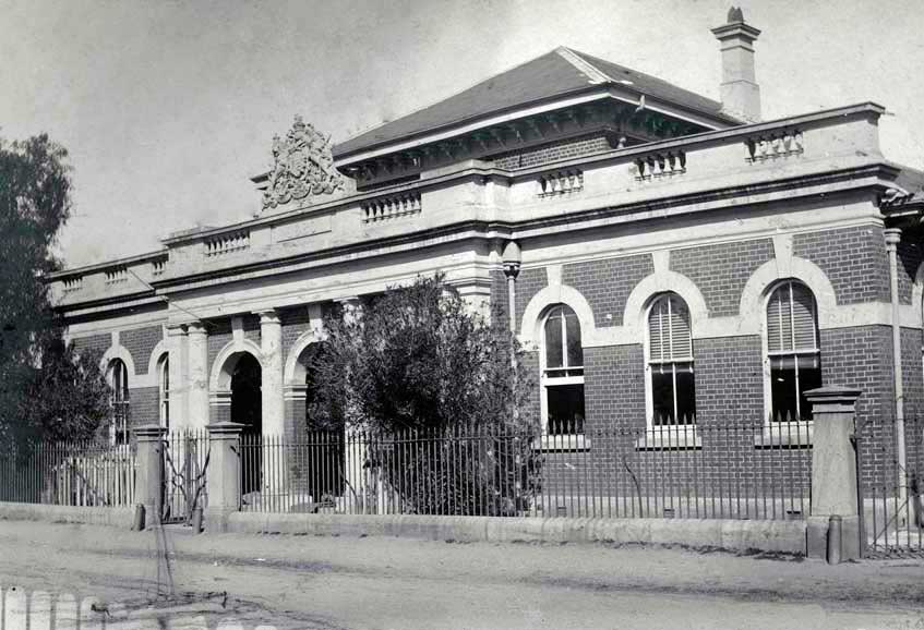 Forbes courthouse, built 1880. Photo ID: SRNSW 4346_a020_a0200-00067¬.jpg 