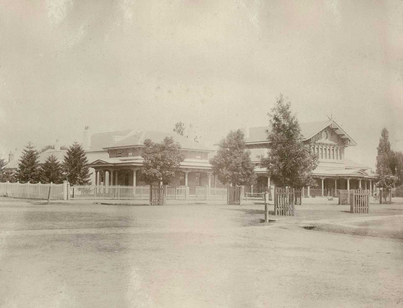 Grafton courthouse and police station, opened 19 Apr 1880. Photo ID: SRNSW 4346_a020_a020000316.jpg Grafton courthouse and police station, opened 19 Apr 1880. Photo ID: SRNSW 4346_a020_a020000316.jpg