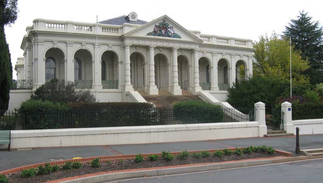 Yass court house, with hitching post at foreground right. Photo: Peter de Waal