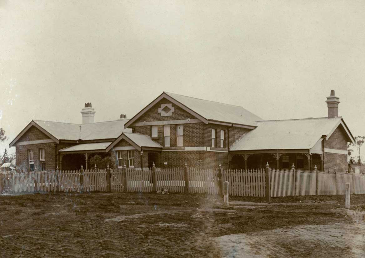 Cudal courthouse and lock-up, built 1885. Photo ID: SRNSW 4346 _a020_a020000040.jpg