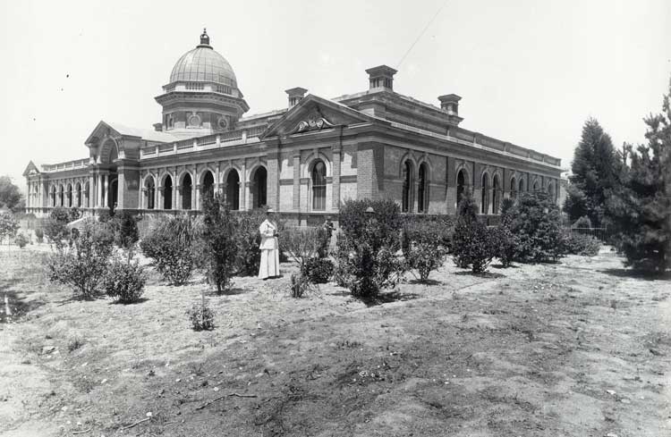 Goulburn courthouse, opened 14 Oct 1887. Photo ID: SRNSW 4481_ a026_ 000531.jpg Goulburn courthouse, opened 14 Oct 1887. Photo ID: SRNSW 4481_ a026_ 000531.jpg