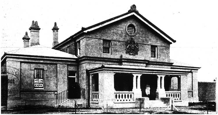 Narrabri courthouse built 1888. Image: Australian Town and Country Journal, Sat 14 Sep 1901, p. 32. Reproduction: Peter de Waal Narrabri courthouse built 1888. Image: Australian Town and Country Journal, Sat 14 Sep 1901, p. 32. Reproduction: Peter de Waal