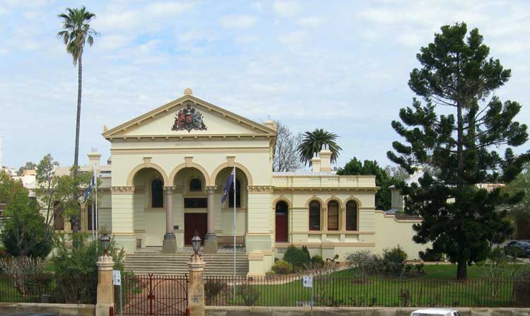 Dubbo courthouse, opened 8 Apr 1889. Photo: Peter de Waal