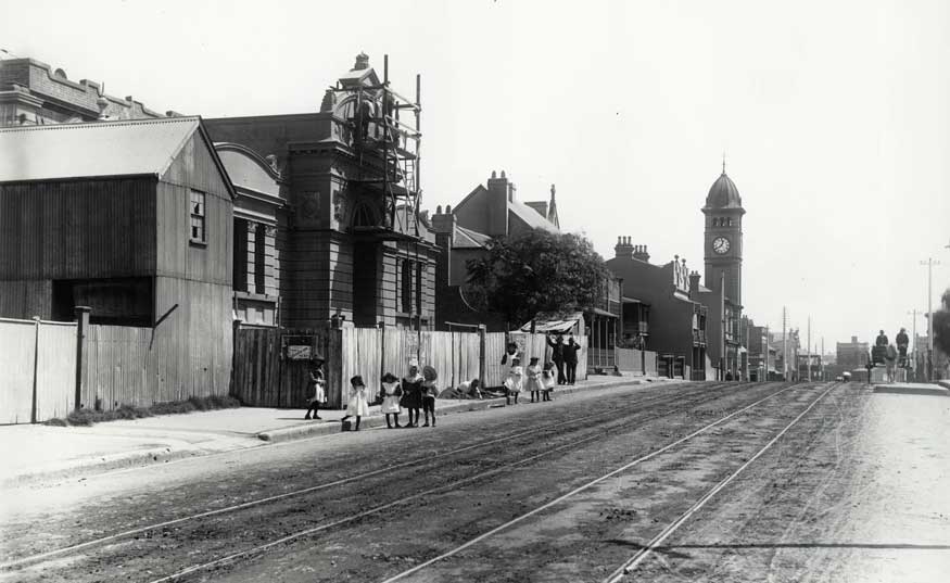 Redfern courthouse under construction or repair (foreground) and completed post office. Photo ID: SRNSW 4481_a026_000521.jpg