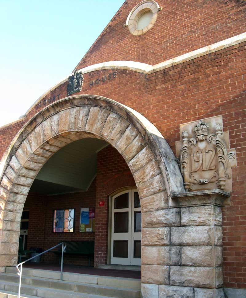 Wellington courthouse with bas-relief coat of arms dated 1912. Photo: Peter de Waal Wellington courthouse with bas-relief coat of arms dated 1912. Photo: Peter de Waal
