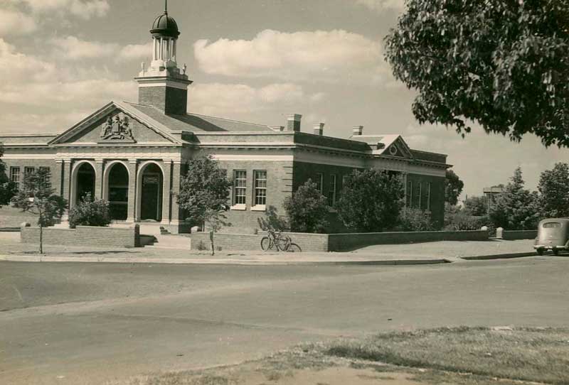 Griffith courthouse. Photo ID: SRNSW 12932-a012-a012X2444000105. jpg