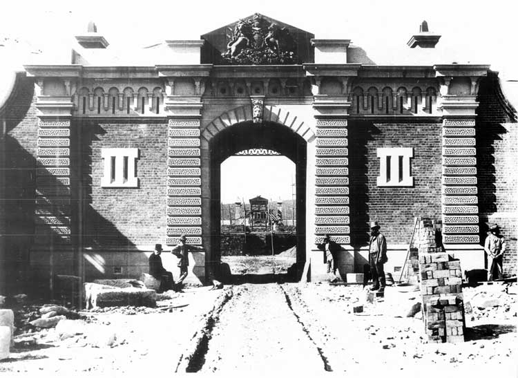 Goulburn gaol gate construction, n.d. SRNSW NRS4481, Government Printing Office Glass Negatives, photo 1373 Goulburn gaol gate construction, n.d. SRNSW NRS4481, Government Printing Office Glass Negatives, photo 1373