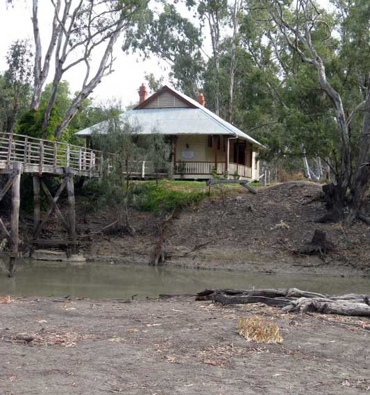 Moulamein courthouse