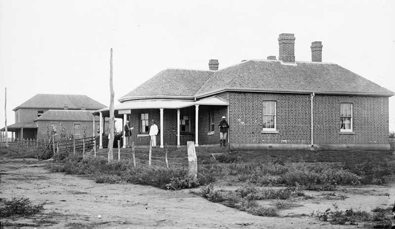 Post Office (and Courthouse), Wellington, NSW, c. 1870-1875. Image: NSW State Library collection. Reproduction: Peter de Waal