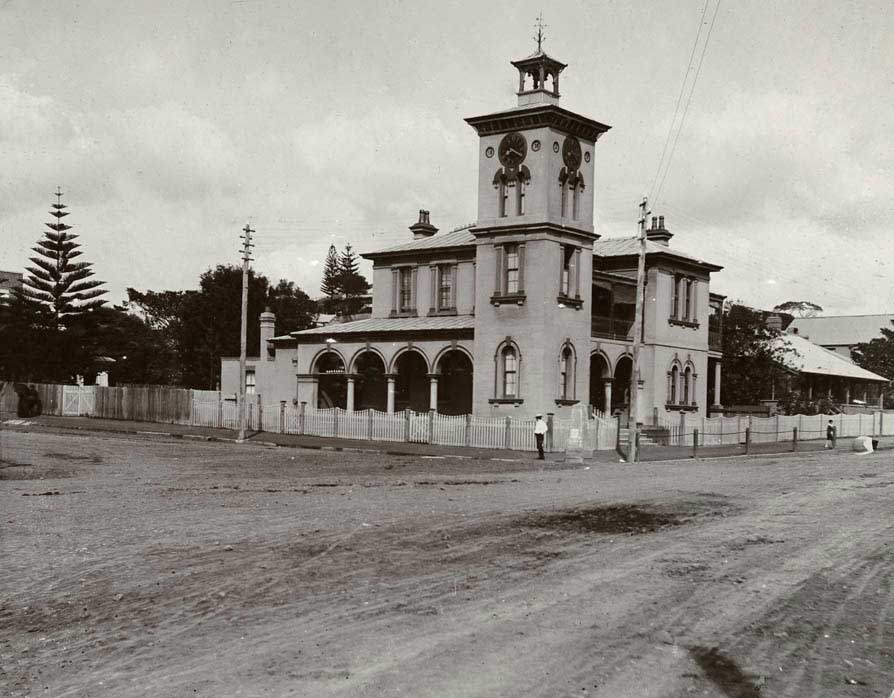 Kiama post office, foreground, courthouse next door, built 1861. Photo ID: SRNSW 4346_a020_a020000121.jpg Kiama post office, foreground, courthouse next door, built 1861. Photo ID: SRNSW 4346_a020_a020000121.jpg