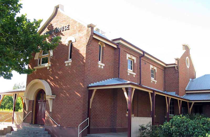 Cowra courthouse, opened 21 Aug 1880. Photo: Peter Bonsall-Boone