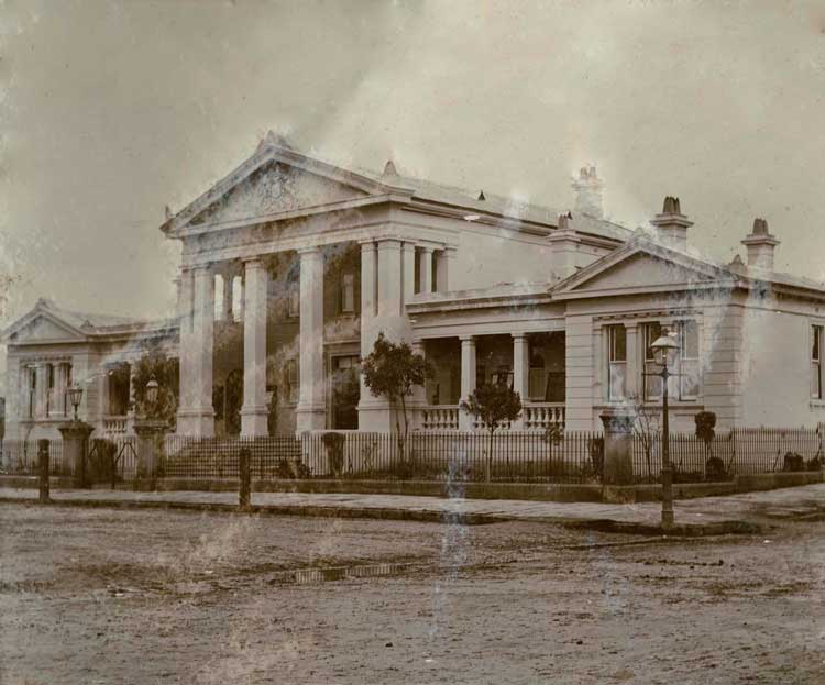 Orange courthouse, built 1883. Photo ID: SRNSW 4346_a020_ a020000034.jpg