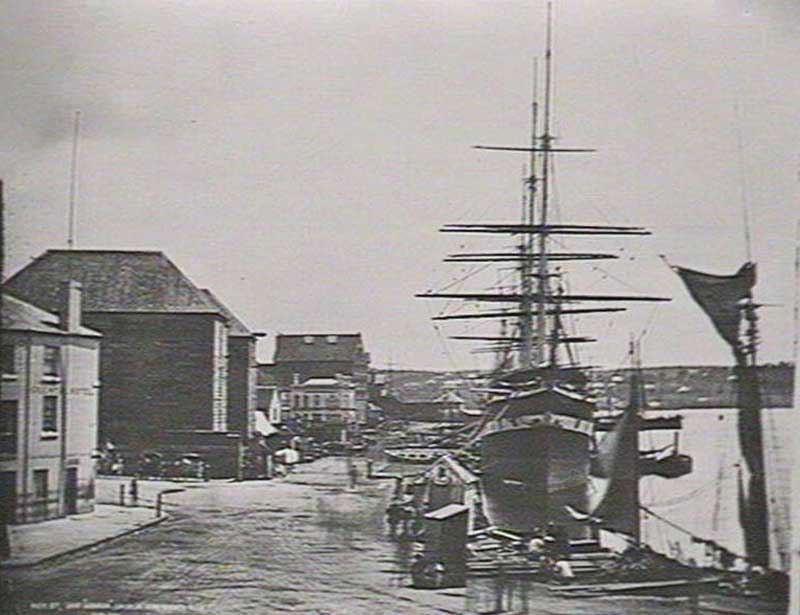 Pitt Street, Sydney, ship Sobraon, Circular Quay, Feb 1871. Image: NSW State Library collection. Reproduction: Peter de Waal