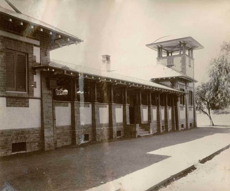 Bourke courthouse, side facade, opened 5 Feb 1900. Photo ID: SRNSW 4346_a020_a020000057.jpg Bourke courthouse, side facade, opened 5 Feb 1900. Photo ID: SRNSW 4346_a020_a020000057.jpg