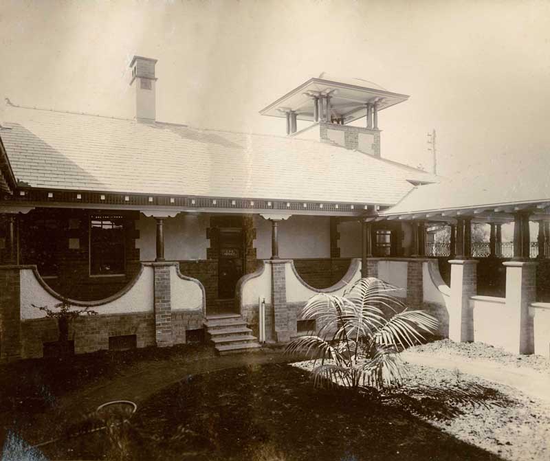 Bourke courthouse court yard. Photo ID: SRNSW 4346_a020_ a020000058.jpg  Bourke courthouse court yard. Photo ID: SRNSW 4346_a020_ a020000058.jpg 