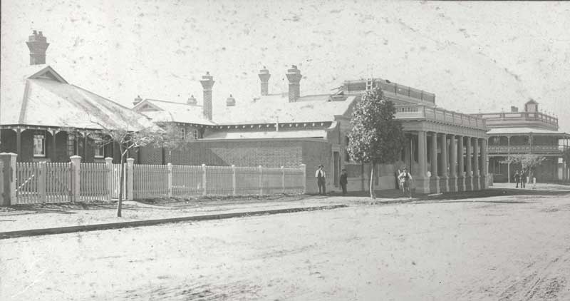 Condobolin police quarters, left, and courthouse, built 1880. Photo ID: SRNSW 4346_a020_a020000065.jpg