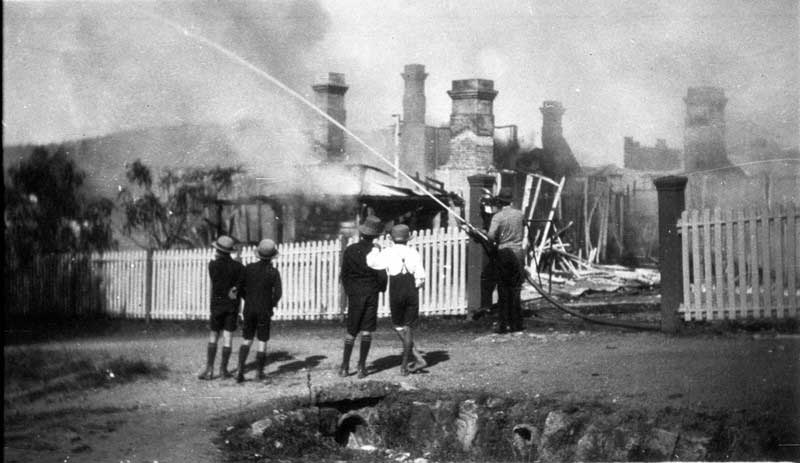 Quirindi courthouse fire – Quirindi, NSW, 9 May 1929. Image: NSW State Library collection. Reproduction: Peter de Waal Quirindi courthouse fire – Quirindi, NSW, 9 May 1929. Image: NSW State Library collection. Reproduction: Peter de Waal