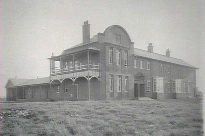 The quarters, Glen Innes Experimental Farm. Image: NSW State Library collections. Reproduction: Peter de Waal The quarters, Glen Innes Experimental Farm. Image: NSW State Library collections. Reproduction: Peter de Waal