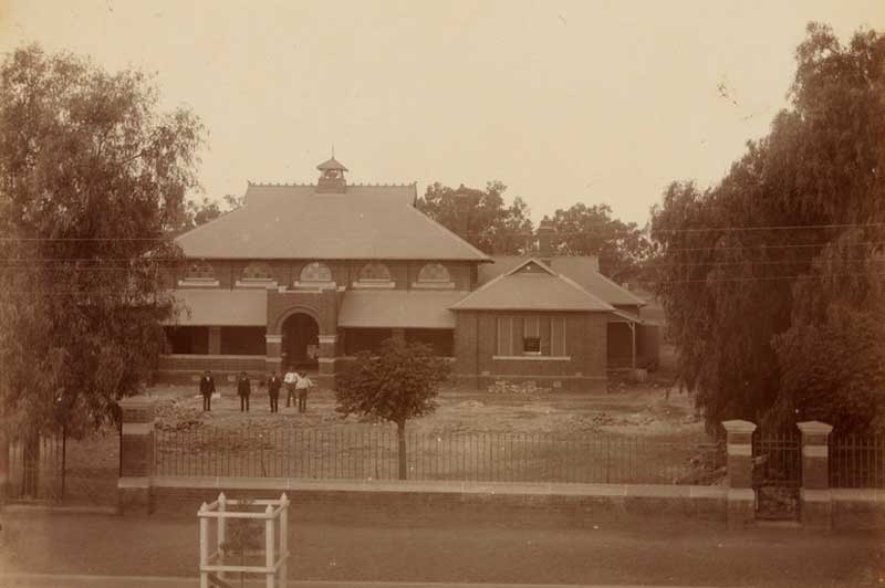 Moree courthouse, c. 1903. Image: NSW State Library collection. Reproduction: Peter de Waal