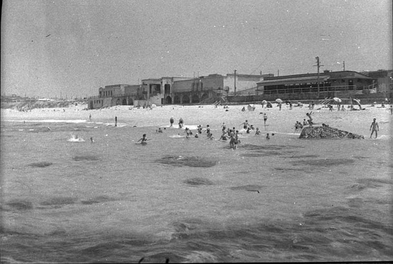 Bar Beach; Merewether Beach. Image: NSW State Library collection. Reproduction: Peter de Waal Bar Beach; Merewether Beach. Image: NSW State Library collection. Reproduction: Peter de Waal