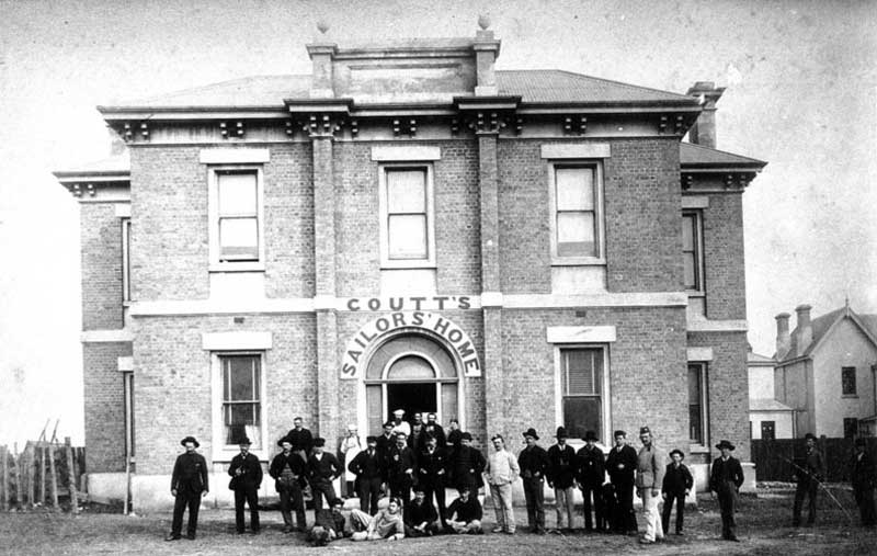 Staff and residents outside Coutt’s sailors’ home, Scott Street, Newcastle, c. 1885. Image: NSW State Library collection. Reproduction: Peter de Waal