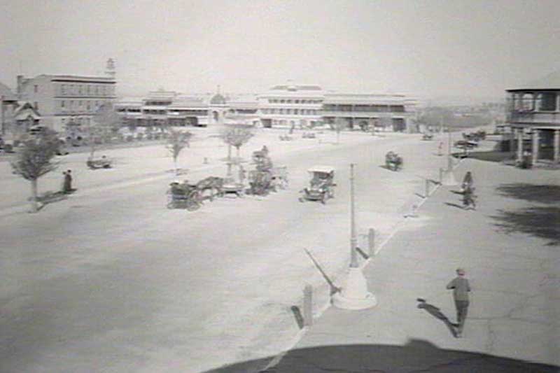 Kings Parade and William Street, Bathurst from the Post Office, Oct 1924. Image: NSW State Library collection. Reproduction: Peter de Waal Kings Parade and William Street, Bathurst from the Post Office, Oct 1924. Image: NSW State Library collection. Reproduction: Peter de Waal