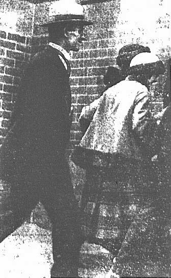 Mary Faith Stone, 2nd from left, entering the Coroner’s inquest. Image: Evening News, (Sydney, NSW), Thu 14 Jun 1923, p. 1. Reproduction: Peter de Waal Mary Faith Stone, 2nd from left, entering the Coroner’s inquest. Image: Evening News, (Sydney, NSW), Thu 14 Jun 1923, p. 1. Reproduction: Peter de Waal