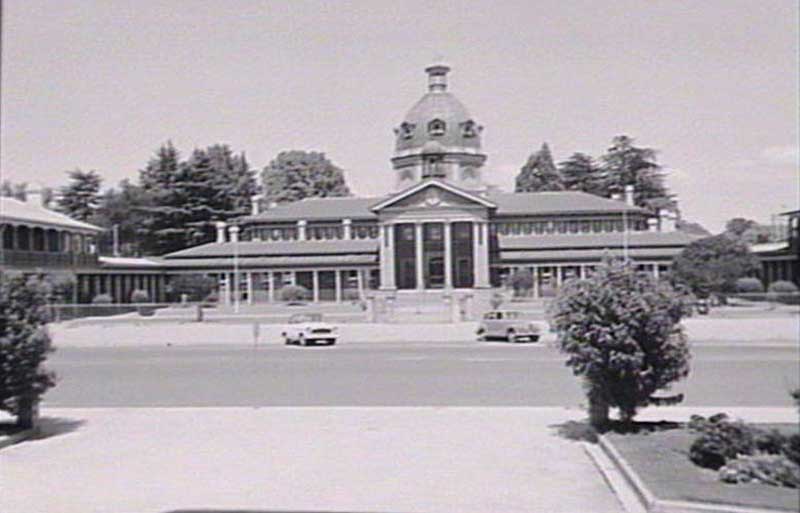 Bathurst courthouse, 4-8 Feb 1963. Image: NSW State Library collection. Reproduction: Peter de Waal