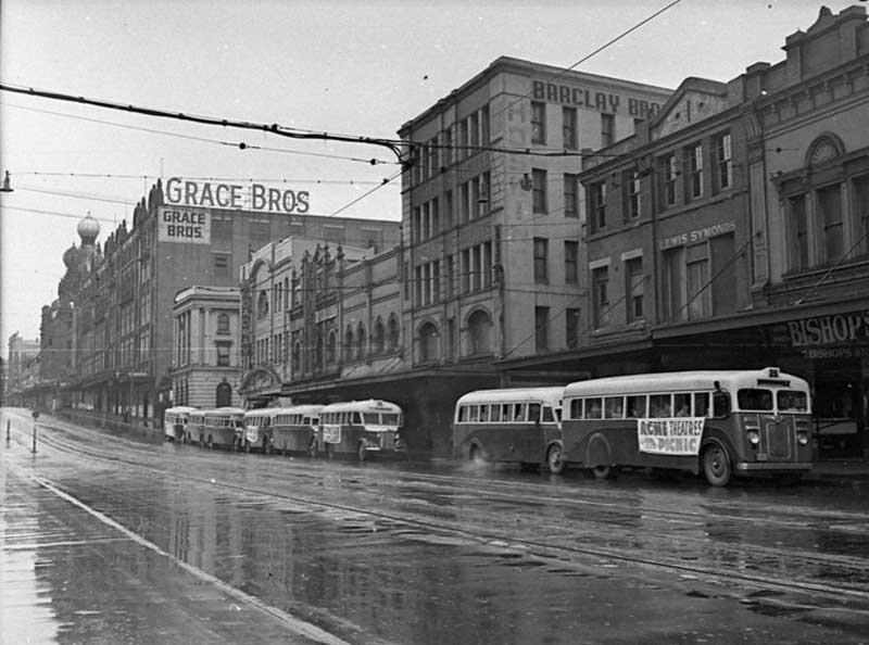 Broadway Theatre (and Grace Bros), 177 George Street West, Sydney, 9 Feb 1947. Image: NSW State Library collection. Reproduction: Peter de Waal