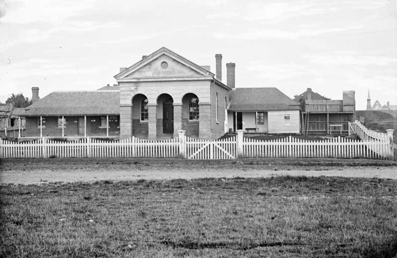 Orange courthouse and gaol, 1870-1875. Image: NSW State Library collection. Reproduction: Peter de Waal