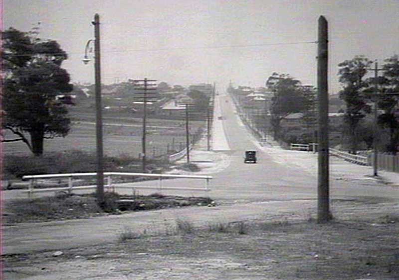 State Highway 1: Princes Highway, Prior to reconstruction Grey Street and Kogarah Bay Creek, Kogarah, Jan 1939. Image: NSW State Library collection. Reproduction: Peter de Waal