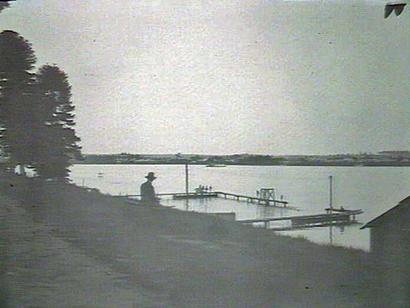 Grafton, view of Clarence River showing baths, Oct 1929. Image: NSW State Library collection. Reproduction: Peter de Waal