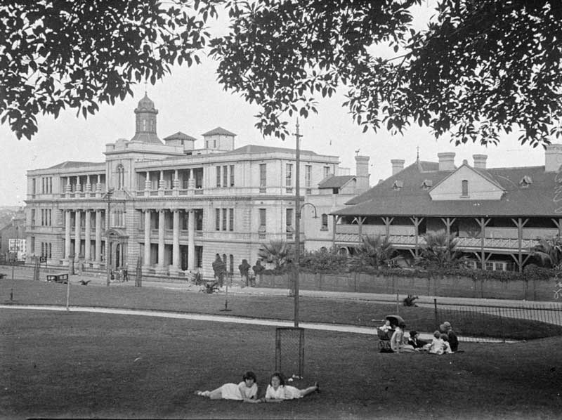 St. Vincents Hospital from Green Park, Darlinghurst, 1925-1930. Image: NSW State Library collection. Reproduction: Peter de Waal